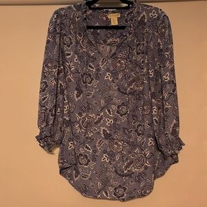 Floral blouse with 3/4 sleeves, ruffle details at cuff and collar